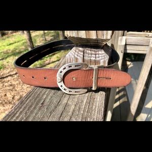 Ariat women’s reversible belt size 28